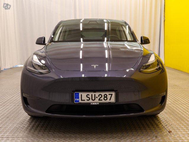 Tesla Model Y 23