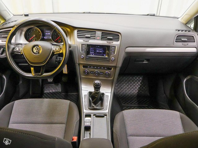 Volkswagen Golf 11