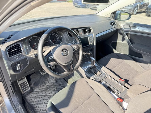 Volkswagen Golf 23