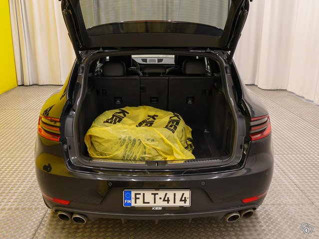 Porsche Macan 18