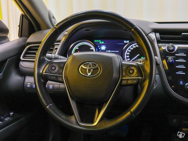 Toyota Camry 4