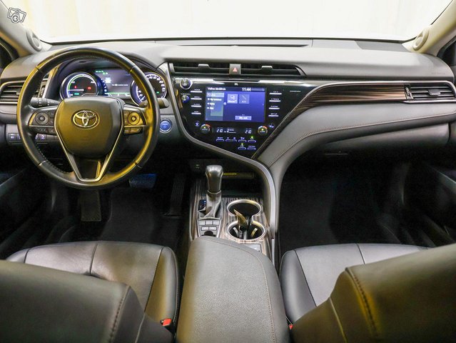 Toyota Camry 16