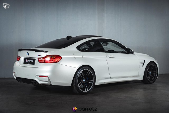 BMW M4 15