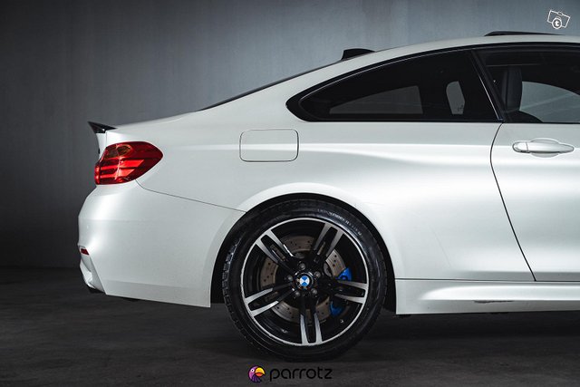 BMW M4 21