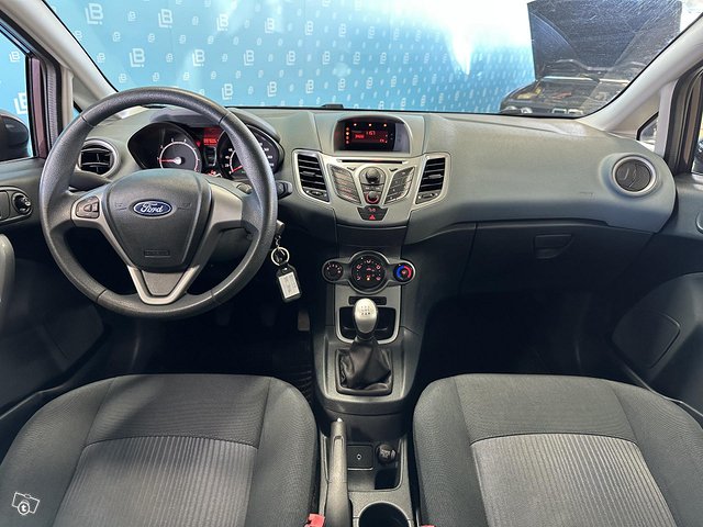 Ford Fiesta 16