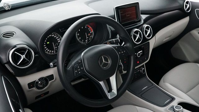 Mercedes-Benz B 13