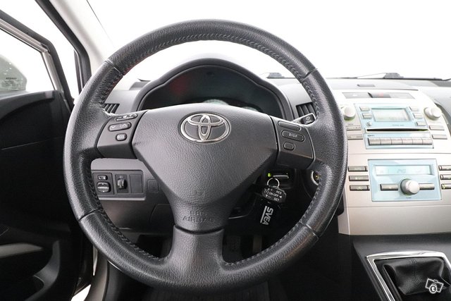 Toyota Corolla Verso 6