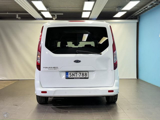 Ford Grand Tourneo Connect 12