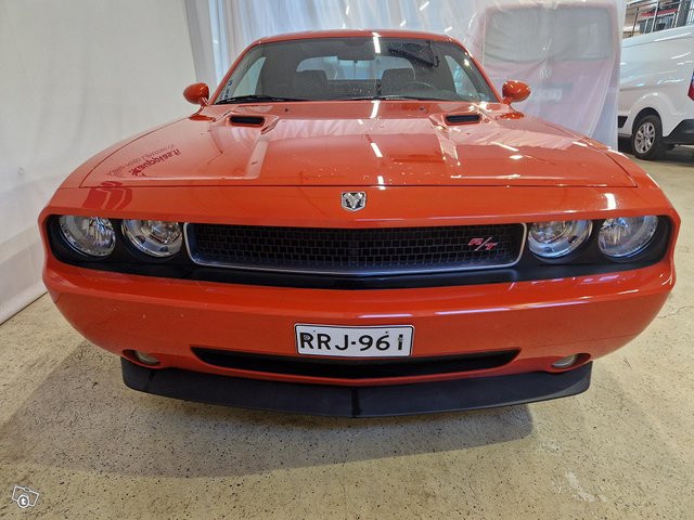 Dodge Challenger 8