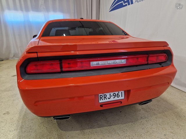 Dodge Challenger 9