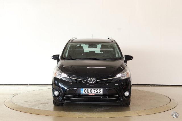 Toyota Verso 2