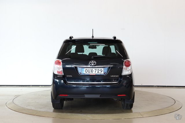 Toyota Verso 6