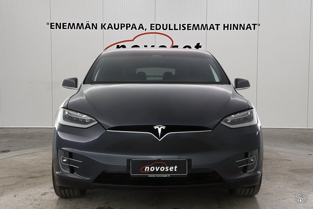 Tesla Model X 2