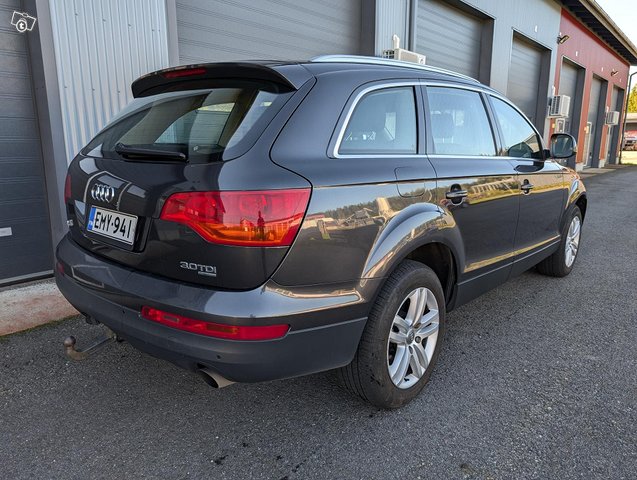 Audi Q7 6