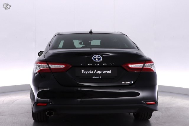 Toyota Camry 6