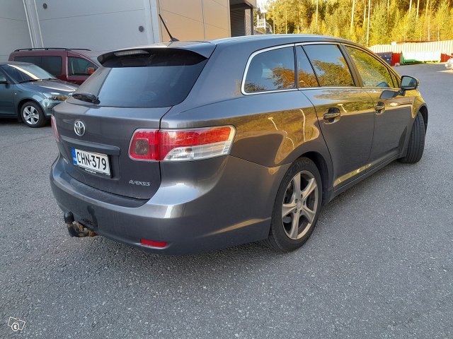 Toyota Avensis 2