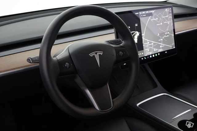 Tesla Model 3 11