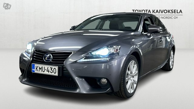 Lexus IS