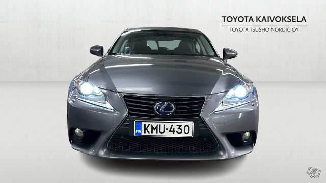 Lexus IS 7