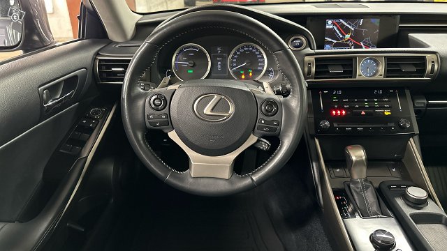 Lexus IS 10