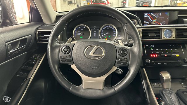 Lexus IS 11