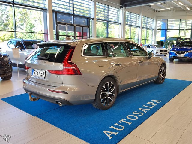 VOLVO V60 3