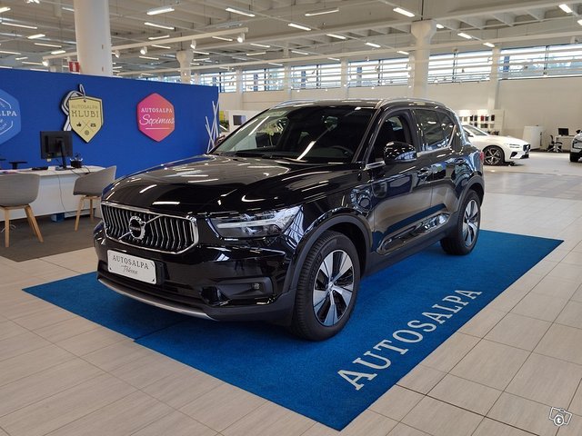 VOLVO XC40 1