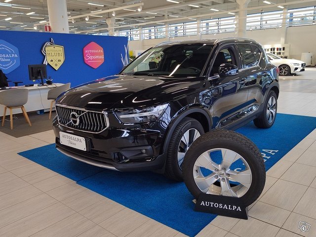 VOLVO XC40 2