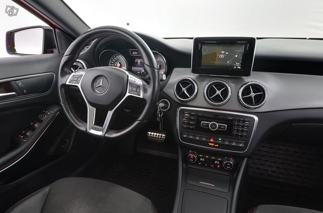 Mercedes-Benz GLA 9