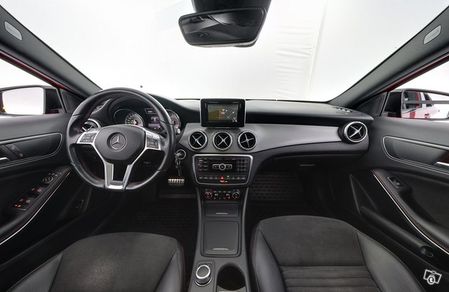 Mercedes-Benz GLA 11