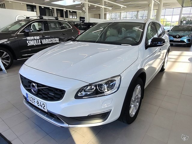 VOLVO V60 Cross Country