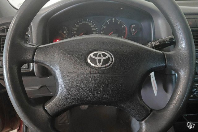 Toyota Avensis 16