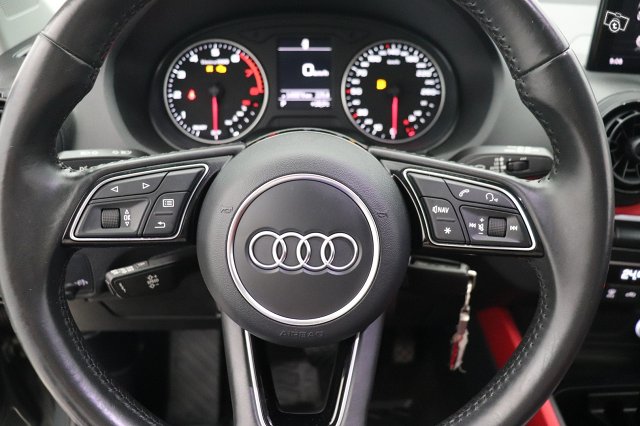 Audi Q2 12