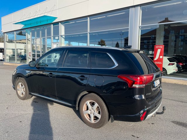 Mitsubishi Outlander PHEV 2