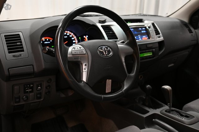 Toyota Hilux 13