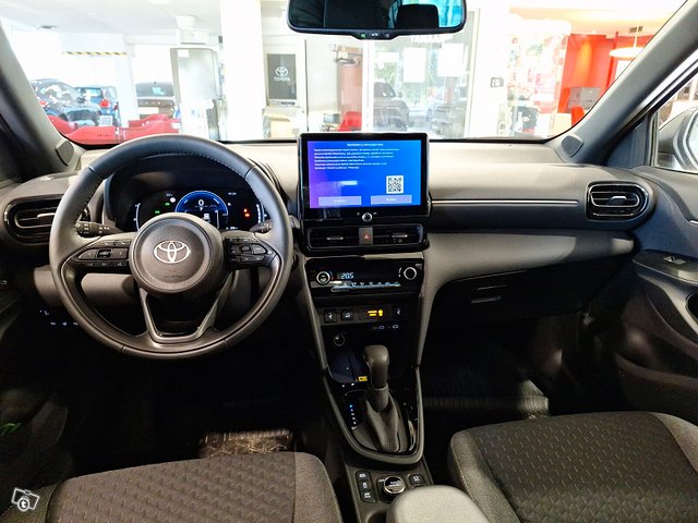 TOYOTA Yaris Cross 10