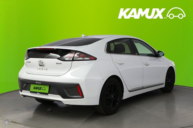 Hyundai Ioniq Plug-In 4