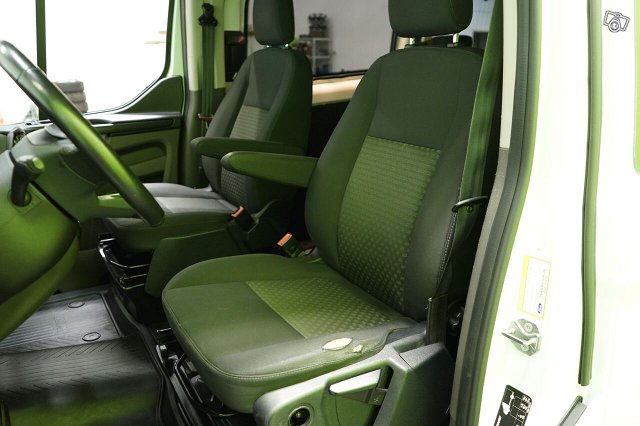 Ford Tourneo Custom 9