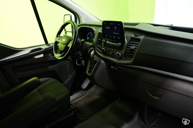 Ford Tourneo Custom 11