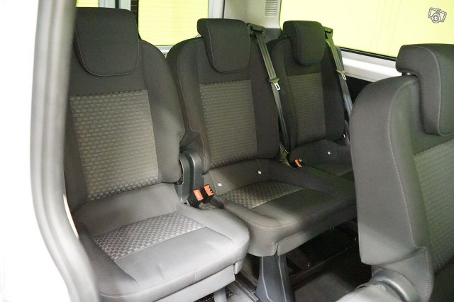 Ford Tourneo Custom 13