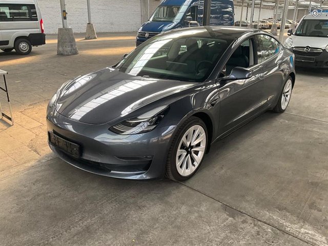 Tesla Model 3 2