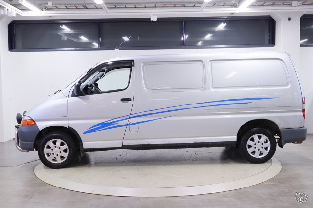 Toyota Hiace 8