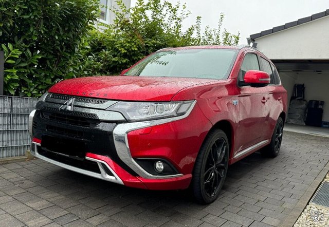 MITSUBISHI OUTLANDER PHEV 1