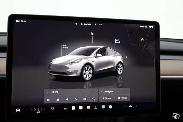 TESLA MODEL Y 24