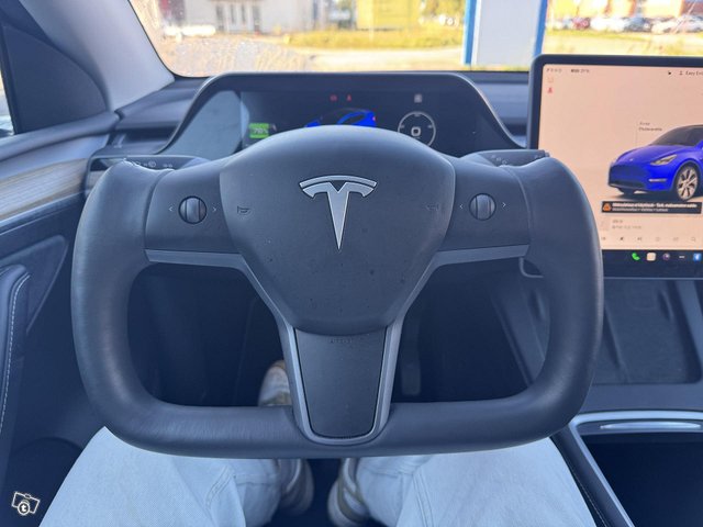 Tesla Model Y 9