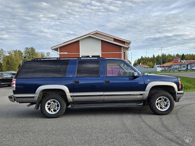 GMC Suburban 2