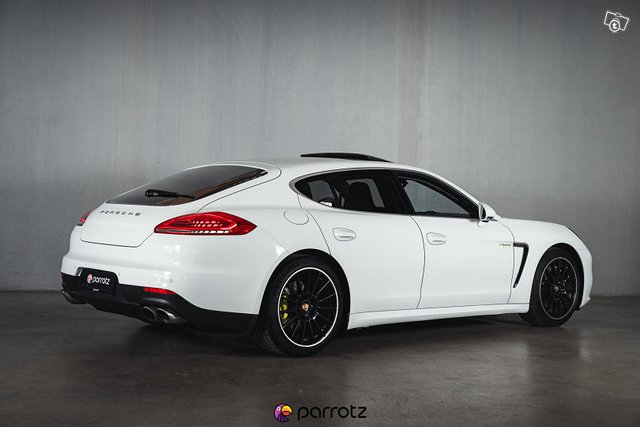 Porsche Panamera 4