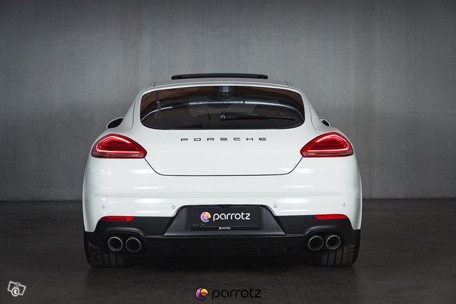 Porsche Panamera 5