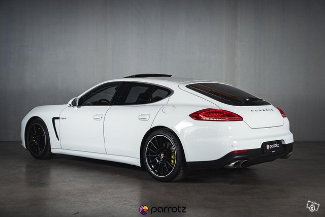 Porsche Panamera 6