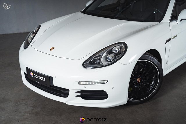 Porsche Panamera 10